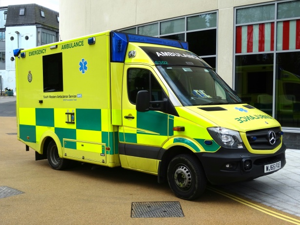 british-ambulance-1490905145LDl.jpg